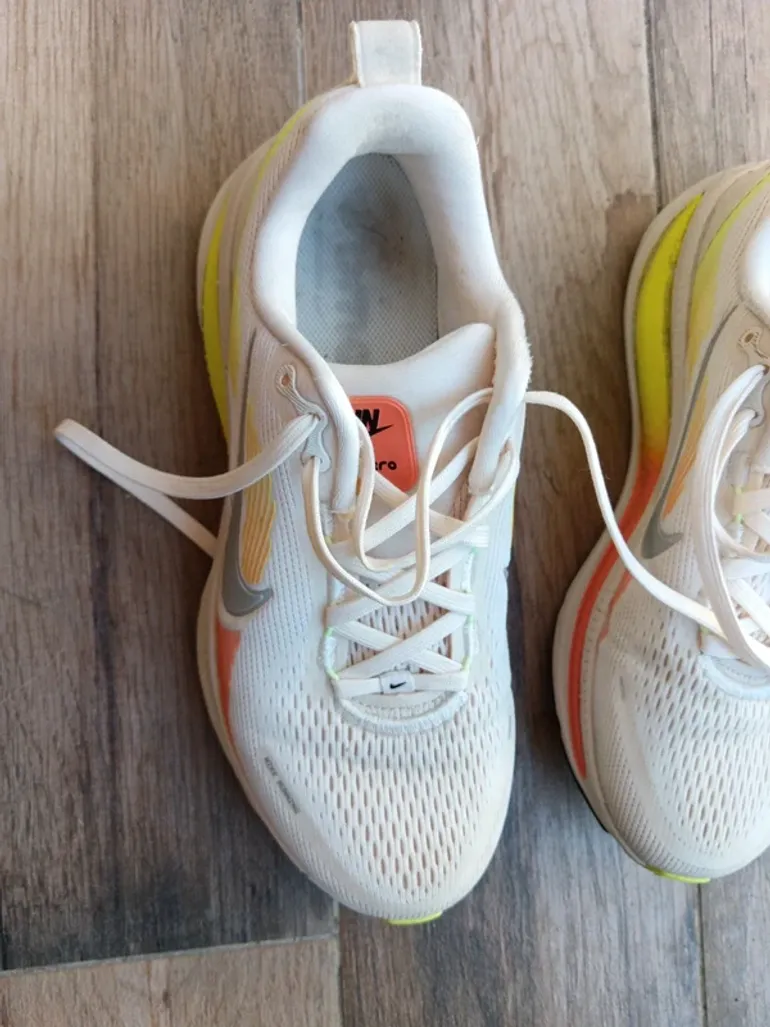 Nike Vomero 18 bike usato — immagine 2 di 10