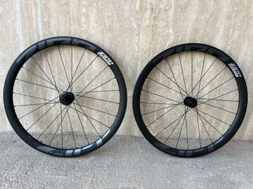 Used Zipp 303 Firecrest 2024 bike — image 1 of 4