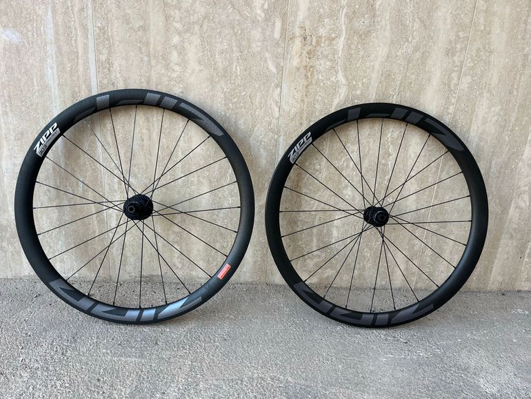 Zipp 303 Firecrest 2024 bike usato — immagine 2 di 4