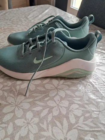 Nike Bella 7 Running Shoes usato