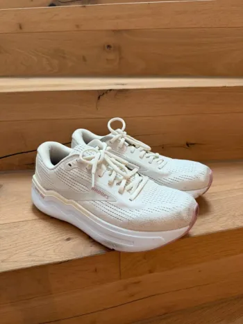 Käytetty Brooks Ghost Max Running Shoes