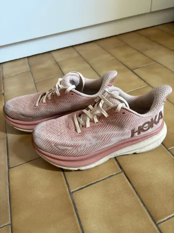 Used Hoka Clifton 9 Running Shoes