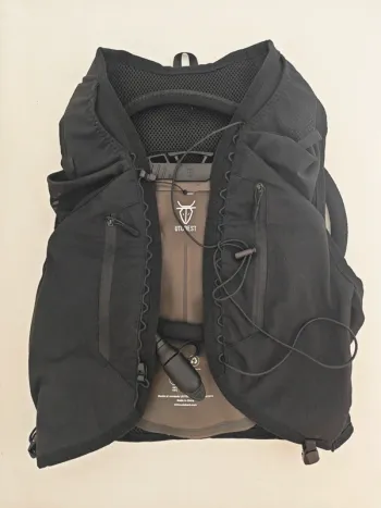 Brugt Salomon Sac d'hydratation avec poche à eau 1.5L et 2 flasques bike — billede 3 af 4