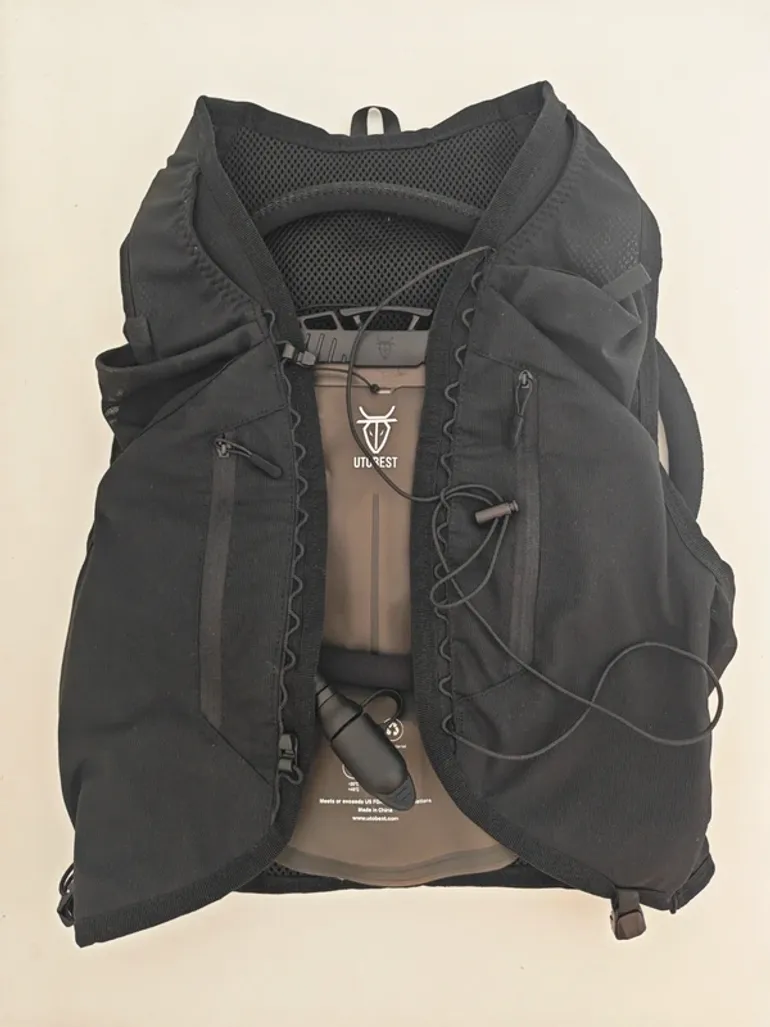 Brugt Salomon Sac d'hydratation avec poche à eau 1.5L et 2 flasques bike — billede 3 af 4