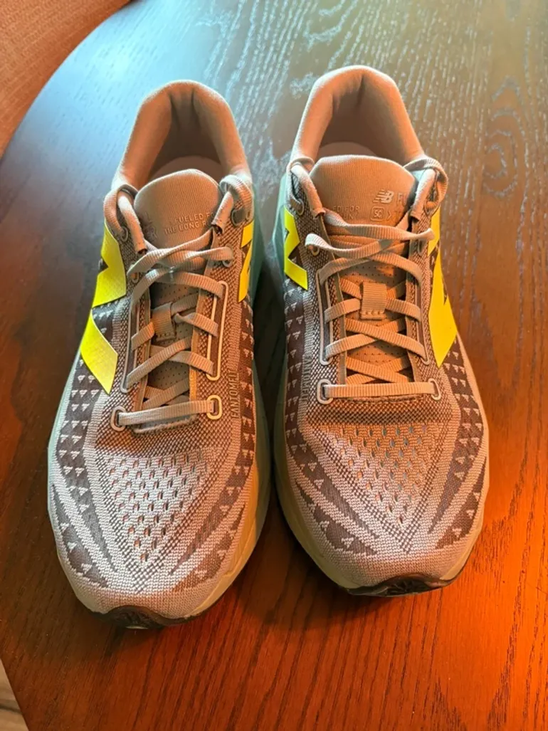 Used New Balance FuelCell SuperComp Trainer v3 bike — image 3 of 5