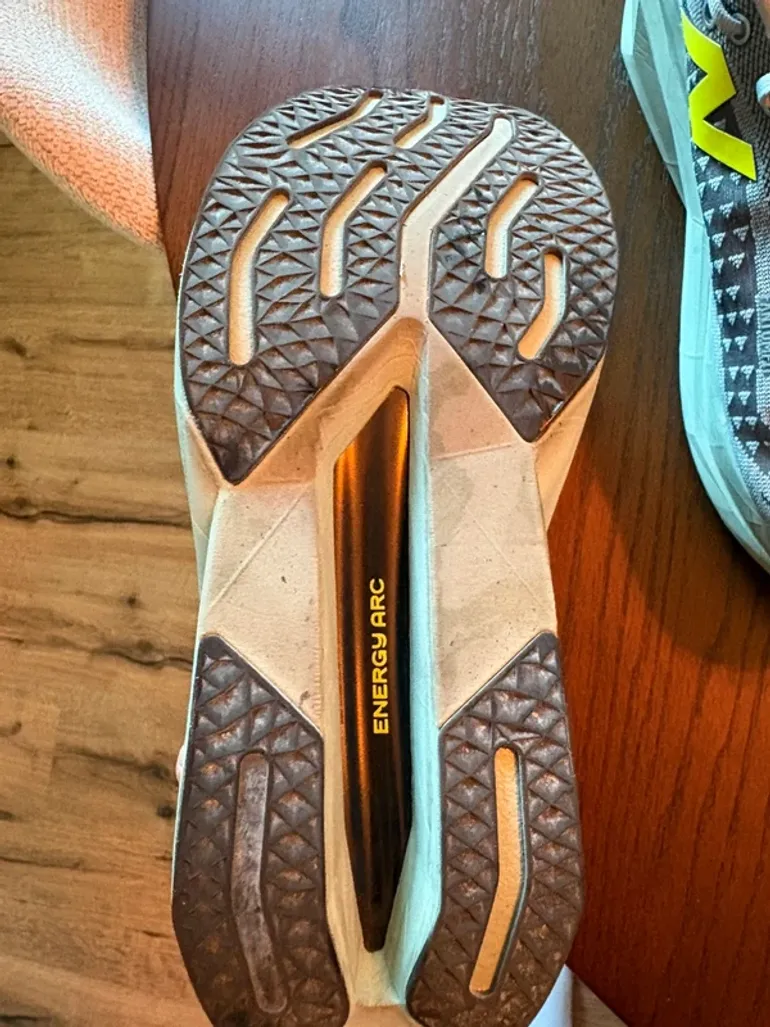 Used New Balance FuelCell SuperComp Trainer v3 bike — image 4 of 5