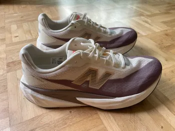 Używany New Balance FuelCell Rebel V5 Running Shoes