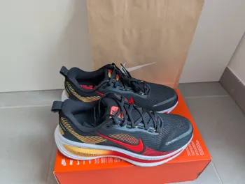 Used Nike Vomero 18 Zoom bike — image 2 of 11