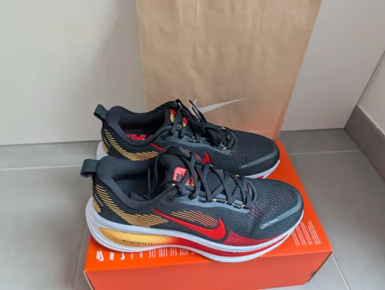 Used Nike Vomero 18 Zoom bike — image 2 of 11