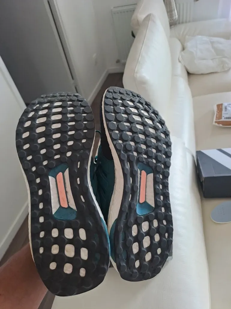 Używany Adidas Ultraboost DNA Arsenal Gunners bike — zdjęcie 4 z 4