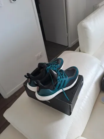 Używany Adidas Ultraboost DNA Arsenal Gunners Running Shoes