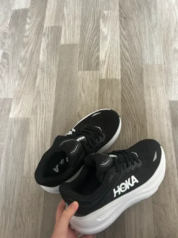 Used Hyper Bondi 9 Running Shoes