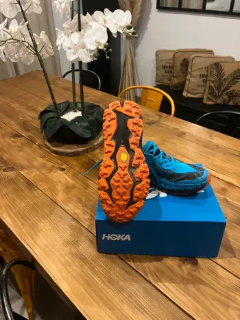 Hoka Speedgoat 6 bike usato — immagine 3 di 6