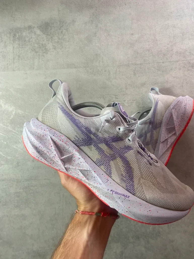 Used Asics Novablast 5 bike — image 2 of 13