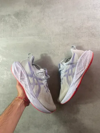 Used Asics Novablast 5 Running Shoes