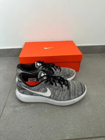 Used Nike LunarEpic Flyknit Running Shoes