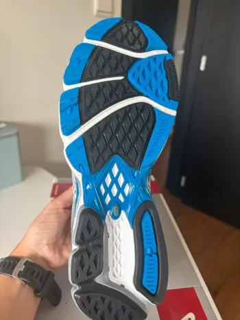Used New Balance M880BS bike — image 3 of 5