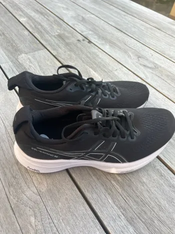 Używany Asics Gel Kayano 32 Running Shoes