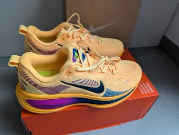Used Nike Vomero 18 Zoom Running Shoes