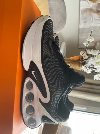 Nike Air Max DN Running Shoes d'occasion