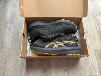 Used Asics GT-1000 14 GTX bike — image 7 of 9