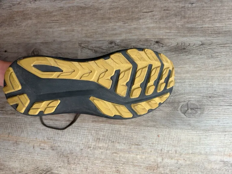Used Asics GT-1000 14 GTX bike — image 4 of 9