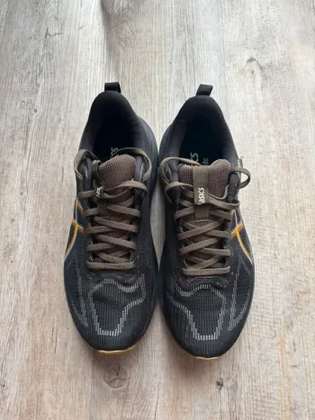 Used Asics GT-1000 14 GTX bike — image 5 of 9