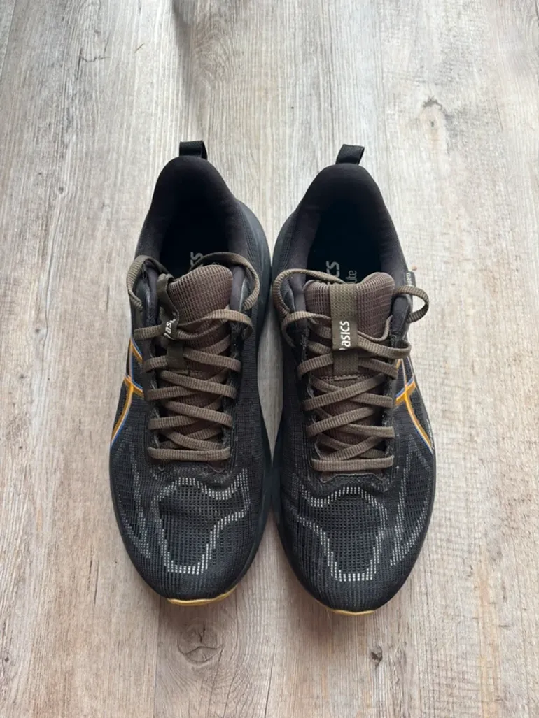 Used Asics GT-1000 14 GTX bike — image 5 of 9
