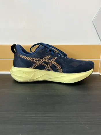 Asics Novablast 5 bike de segunda mano — imagen 10 de 13
