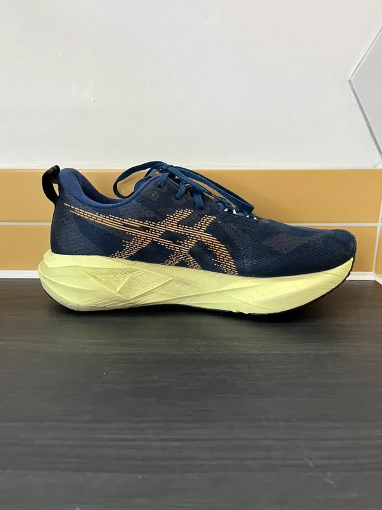 Asics Novablast 5 bike de segunda mano — imagen 10 de 13