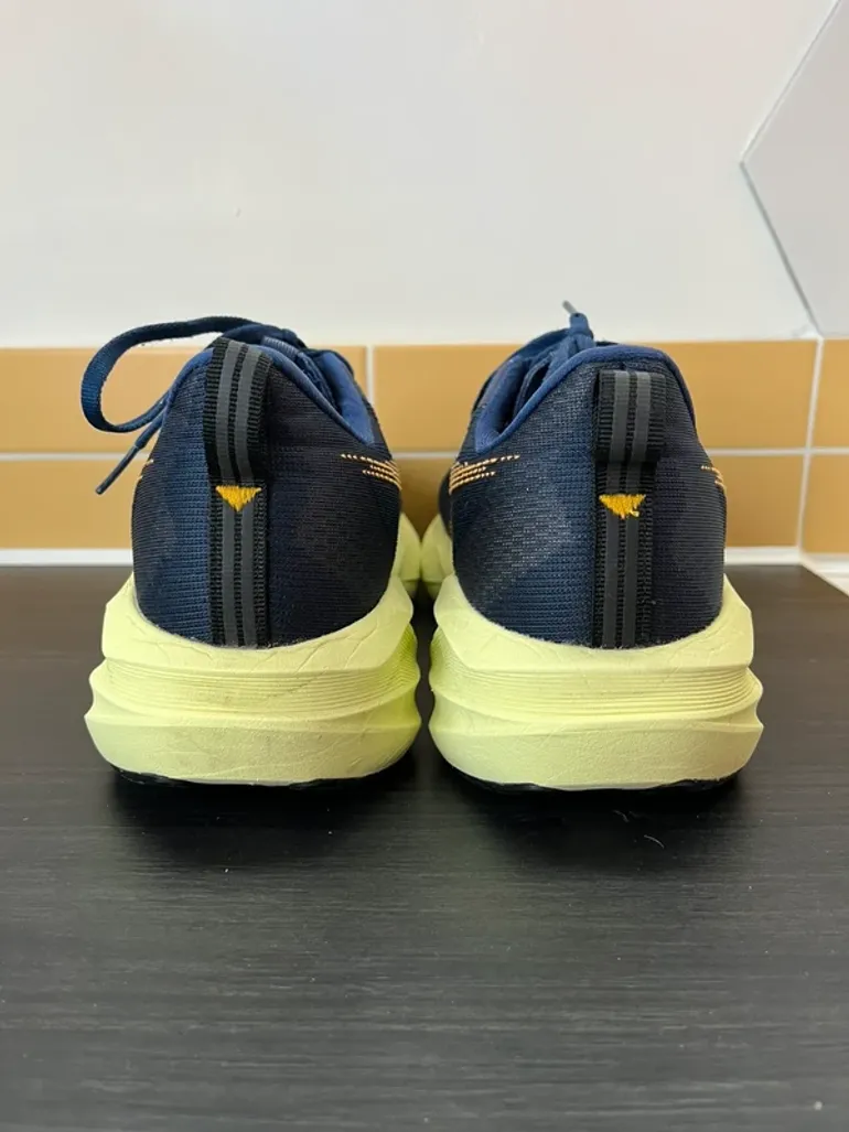 Asics Novablast 5 bike de segunda mano — imagen 11 de 13