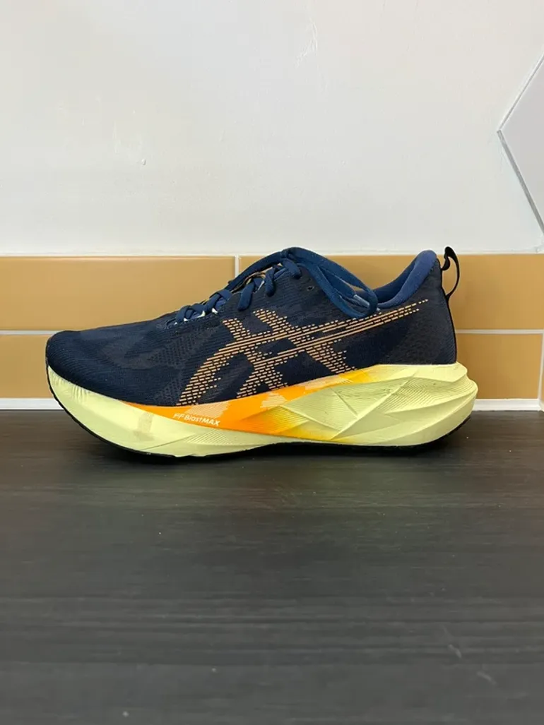 Asics Novablast 5 bike de segunda mano — imagen 9 de 13