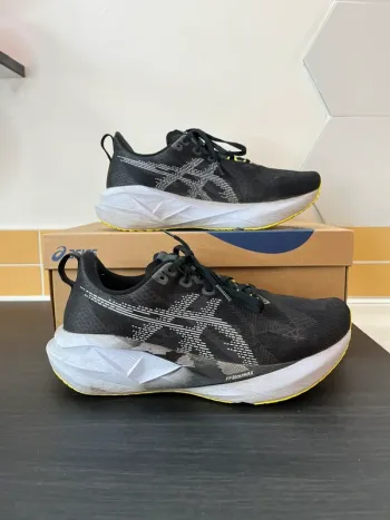 Used Asics Novablast 5 Running Shoes
