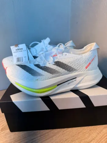 Käytetty Adidas Adizero Prime X 2 Strung Running Shoes