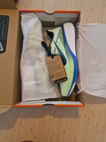 Used Pegasus Air Zoom Running Shoes