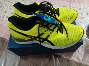 Käytetty Asics Gel Pulse 9 Running Shoes