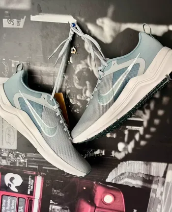 Brugt Nike Sneaker Hellblau/Grau bike — billede 3 af 7
