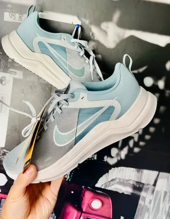 Brugt Nike Sneaker Hellblau/Grau bike — billede 5 af 7