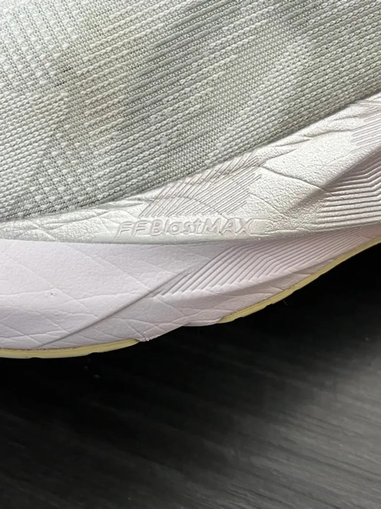 Käytetty Asics Novablast 5 bike — kuva 13 / 13