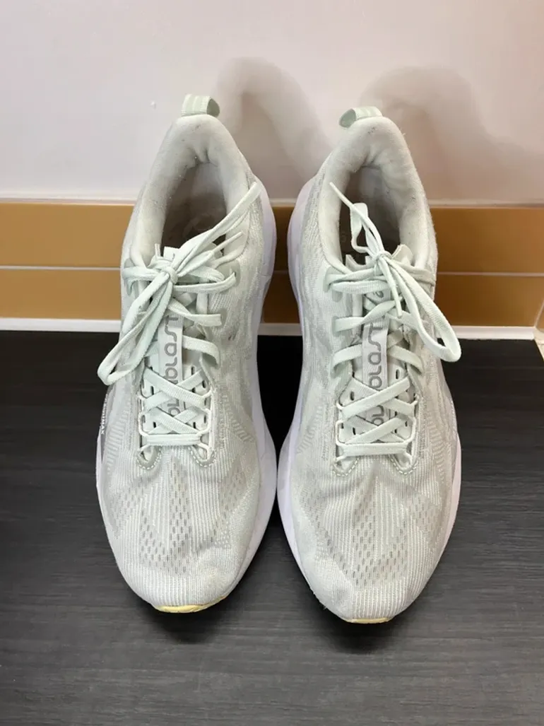 Käytetty Asics Novablast 5 bike — kuva 2 / 13