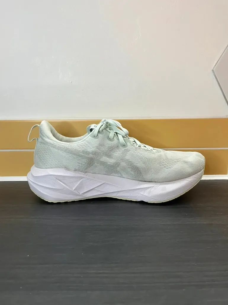Käytetty Asics Novablast 5 bike — kuva 10 / 13