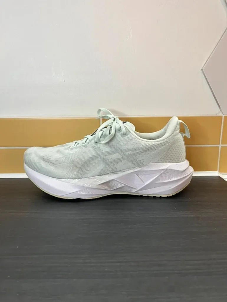 Käytetty Asics Novablast 5 bike — kuva 9 / 13
