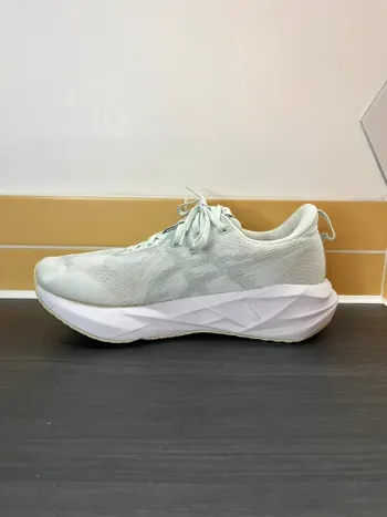 Käytetty Asics Novablast 5 bike — kuva 8 / 13
