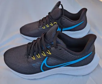 Nike Running Shoes bike d'occasion — image 2 sur 6