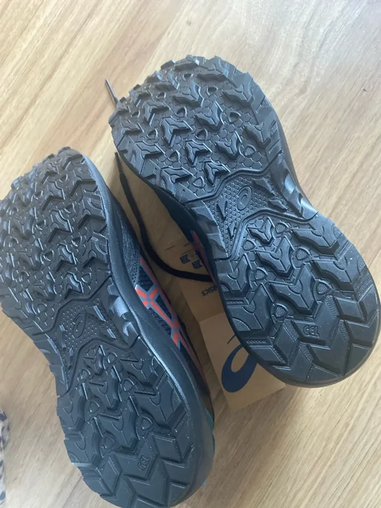 Used Asics Shoes bike — image 5 of 5