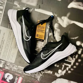 Used Nike Sneaker Schwarz/Weiß Running Shoes