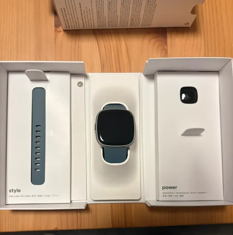 Used Fitbit Versa 4 bike — image 5 of 10