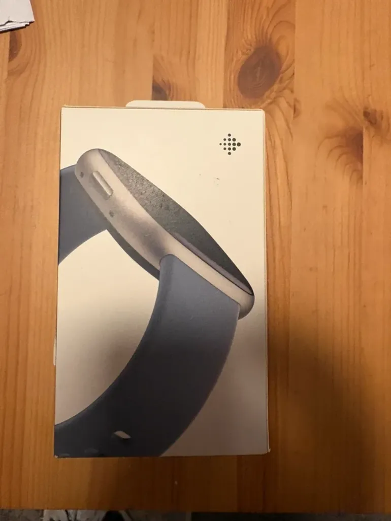 Used Fitbit Versa 4 bike — image 3 of 10