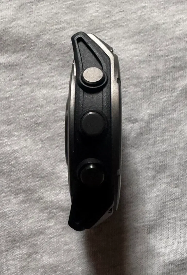 Used Garmin Fenix 8 bike — image 4 of 9