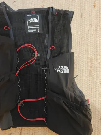 The North Face Summit Run Vest 10L bike d'occasion — image 3 sur 3